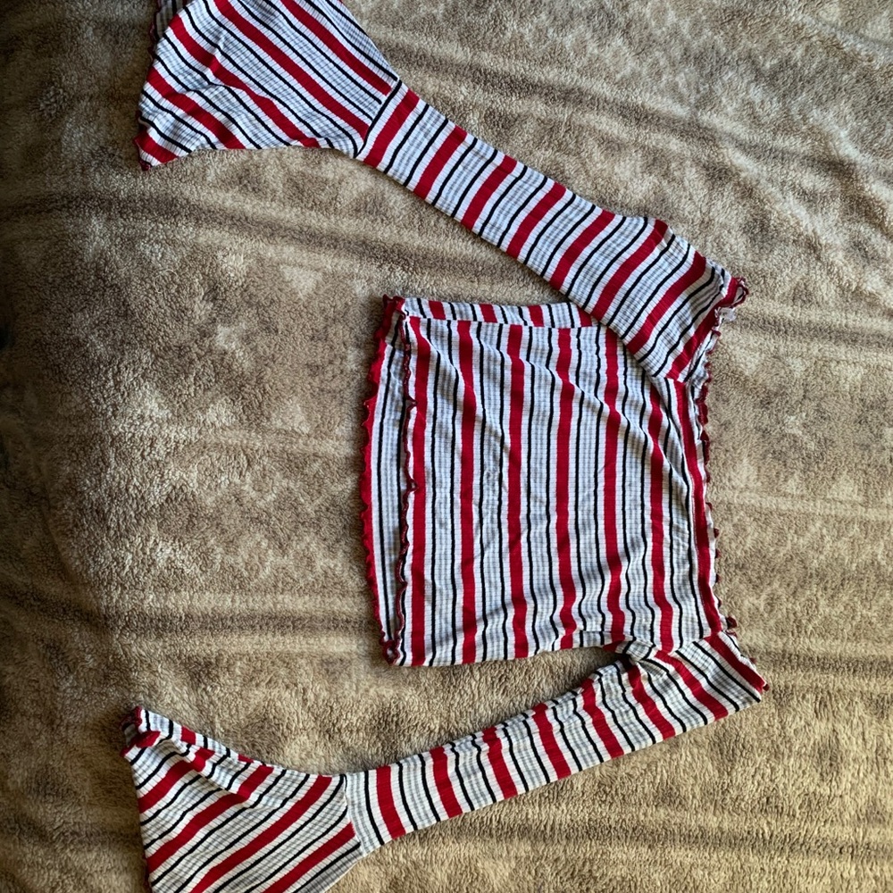cropped striped women’s top with flared sleeves